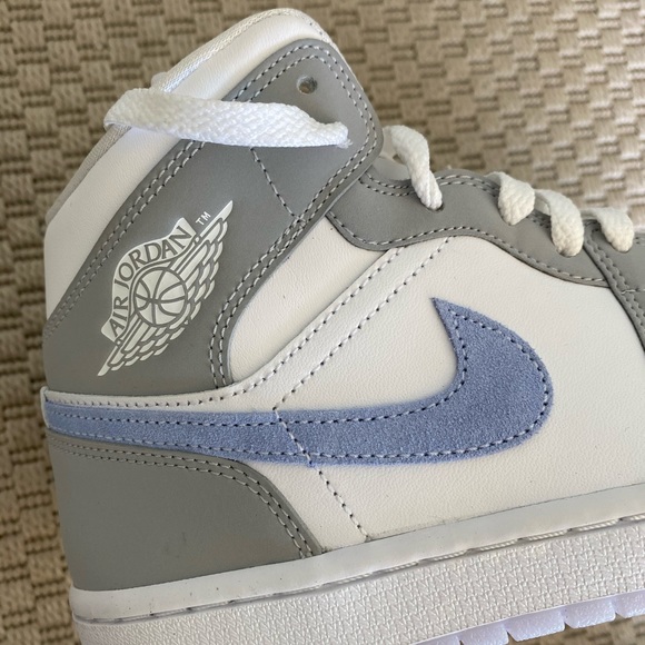 Nike Air Jordan 1 mid. Size 7.5. Condition is new - Picture 2 of 3